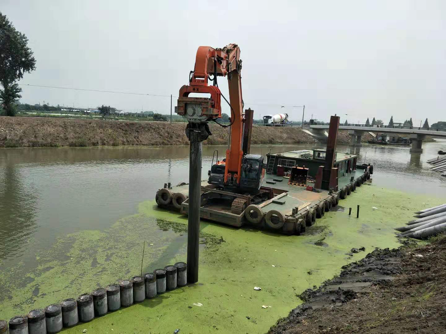 水泥樁打樁機(jī)