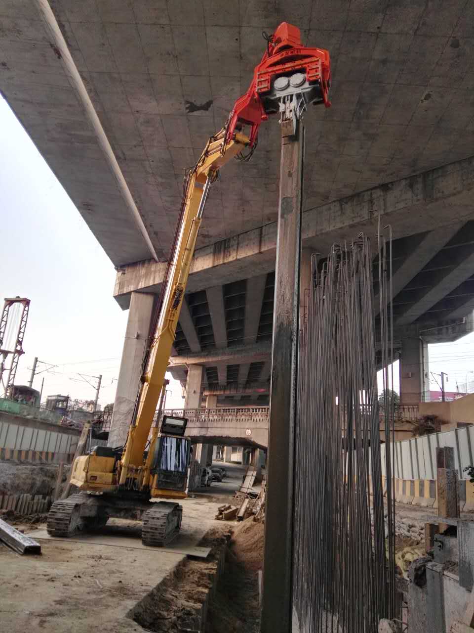 拉森鋼板樁夾樁,、扶樁、打樁